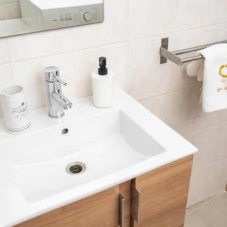 Lägenhet Quattro Beachfront Sea View Ap 34