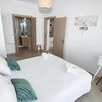 Apartman Quattro Beachfront Sea View Ap 34 *